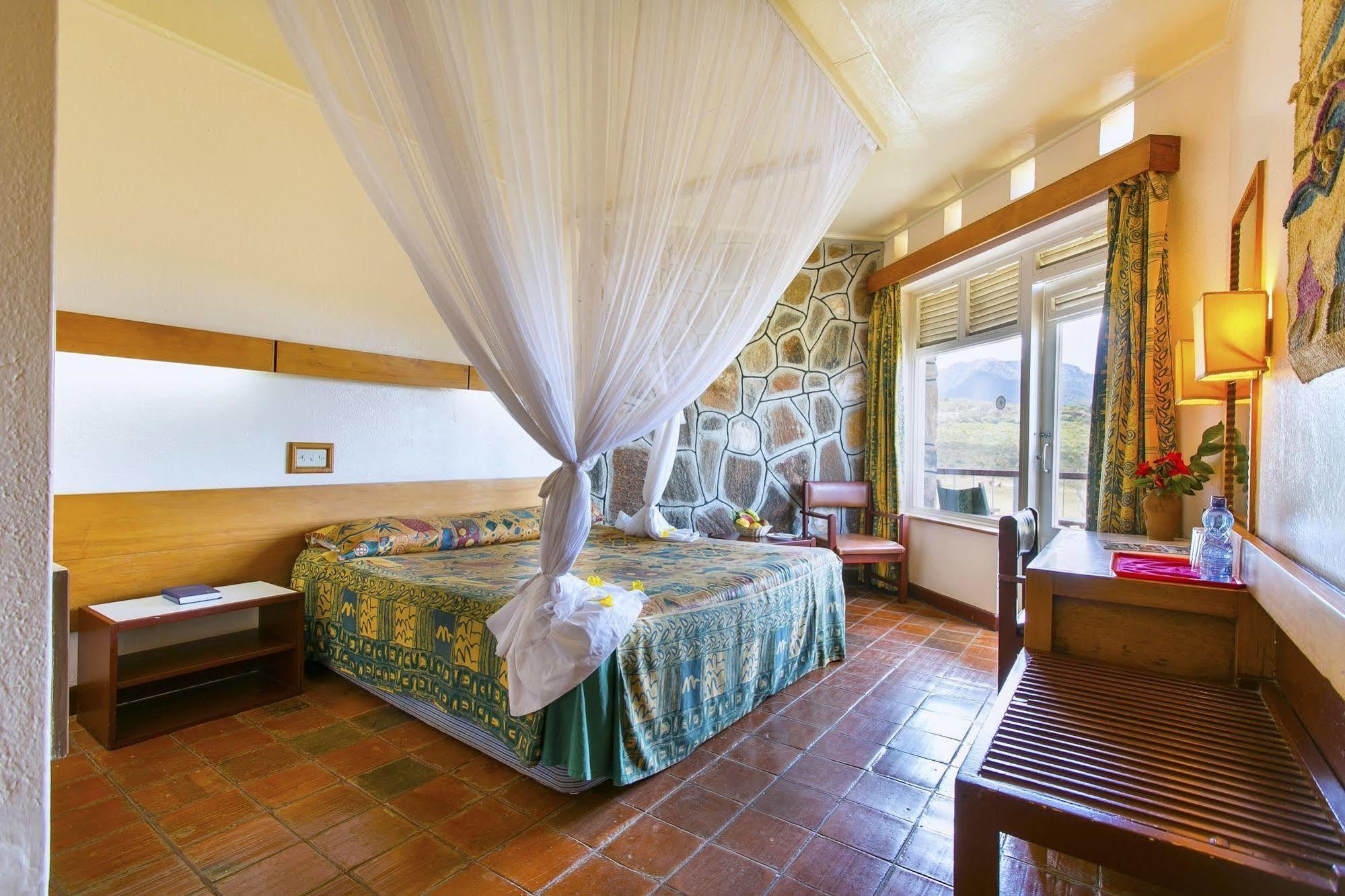 Ngulia Safari Lodge Tsavo Exterior photo